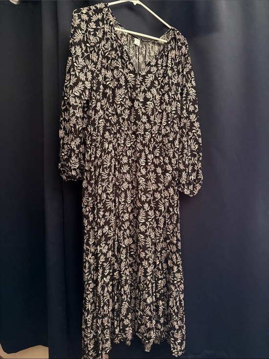 Old Navy Dresses & Skirts - Old Navy Black and White Floral Maxi Dress